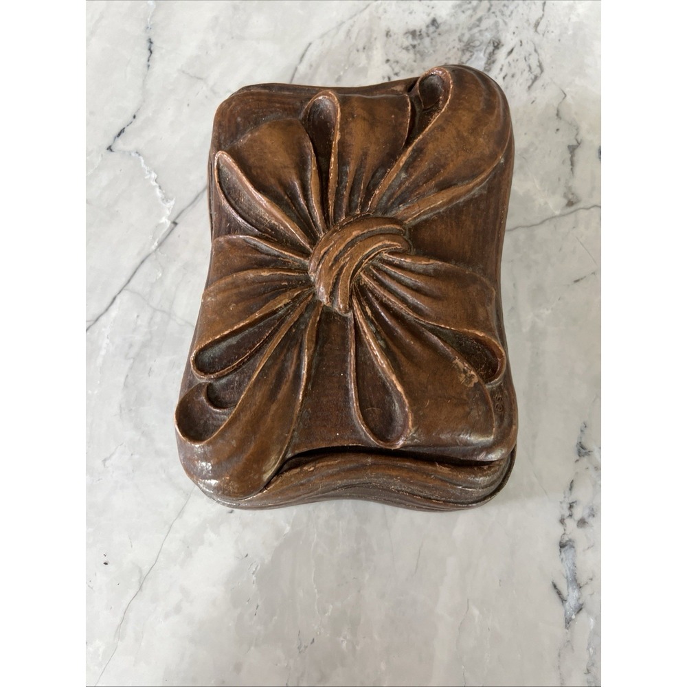 Vintage Syroco Present Bow Faux Wood Carved Storage Souvenir Jewelry Candy‎ Box - Picture 7 of 7